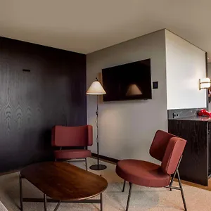 Otel Radisson Red